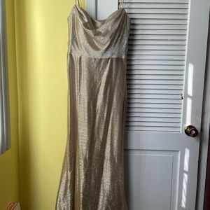 Long dress, worn 1x as a bridesmaid dress. Very comfortable